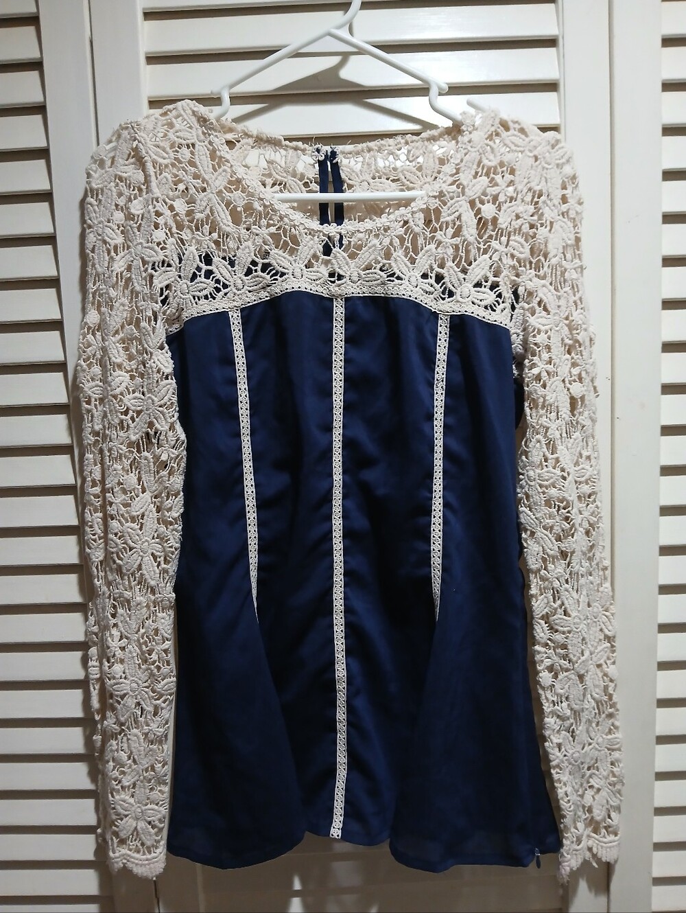 Semi-Sheer Lace Overlay Tunic Top Bkouse – Navy & Ivory – Size Medium